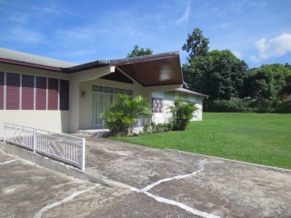 Norbrook Crescent, Kingston / St. Andrew, Jamaica - House for Lease/rental